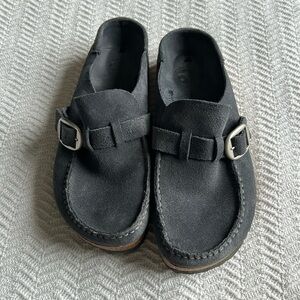 Birkenstock Buckley in Navy Suede